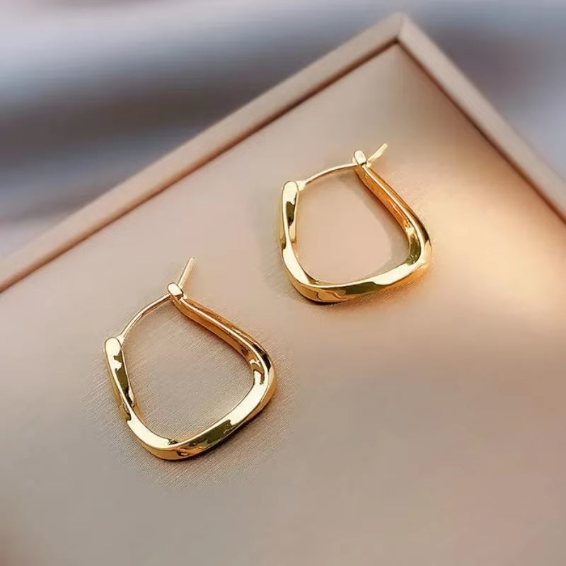 Elegant Gold Geometric Twisted Square Hoop Earrings for Women and Young Girls - Perfect for Parties and Weddings