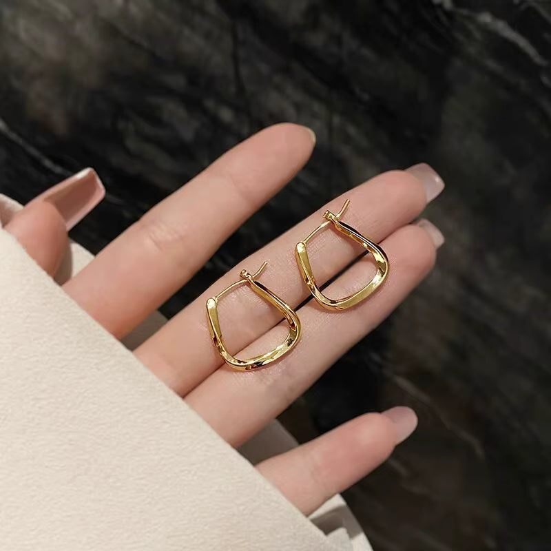 Elegant Gold Geometric Twisted Square Hoop Earrings for Women and Young Girls - Perfect for Parties and Weddings