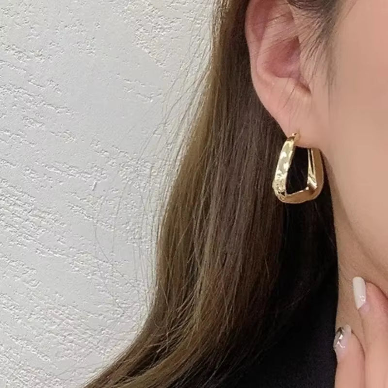 Elegant Gold Geometric Twisted Square Hoop Earrings for Women and Young Girls - Perfect for Parties and Weddings