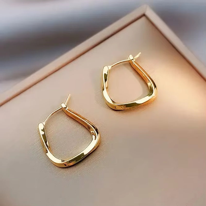 Elegant Gold Geometric Twisted Square Hoop Earrings for Women and Young Girls - Perfect for Parties and Weddings